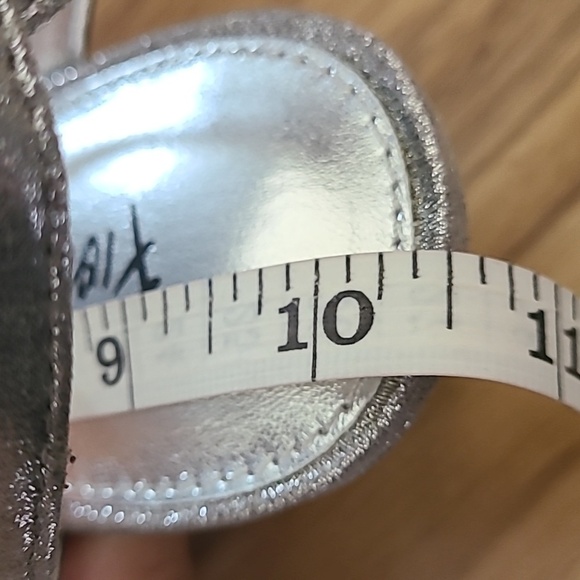 FIONI Silver Rhinestones Strappy Sandal Shoes Size 9 NWT - Picture 11 of 16